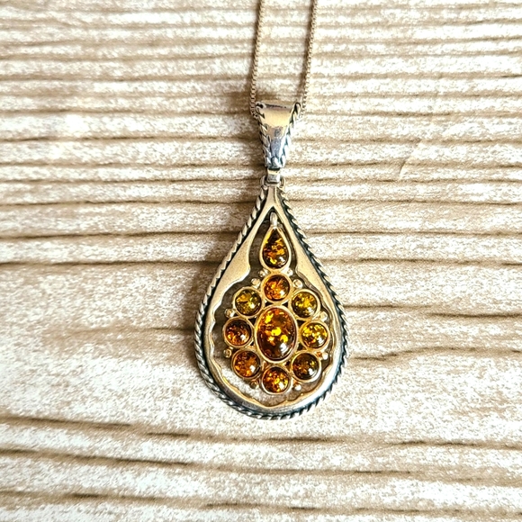 Vintage Valerio Baltic Amber & Silver Teardrop Dangle Pendant on 18in Box Chain - Picture 1 of 12
